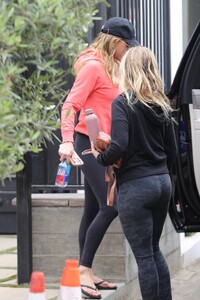 Jennifer-Aniston---Seen-after-a-pilates-class-in-Los-Angeles-01.jpg