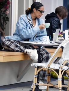Leona-Lewis---Spotted-at-coffee-shop-Coffee-and-Plants-in-Los-Angeles-03.jpg