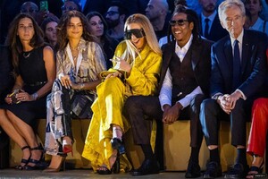 Louis-Vuitton-frontrow-01-062023-25a1d258b13f41bd9c29003653848c14.jpg