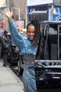 alicia-keys-out-at-times-square-in-new-york-06-07-2023-1.jpg