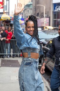 alicia-keys-out-at-times-square-in-new-york-06-07-2023-3.jpg