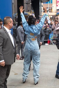 alicia-keys-out-at-times-square-in-new-york-06-07-2023-4.jpg