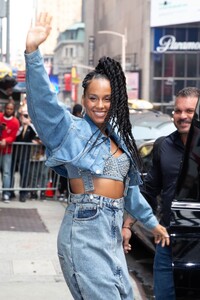 alicia-keys-out-at-times-square-in-new-york-06-07-2023-6.jpg