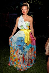 annalynne-mccord-at-alice-olivia-celebrates-20-years-at-close-east-lawn-in-new-york-06-15-2022-2.jpg