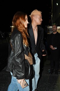 ashlee-simpson-arrives-at-paris-hilton-s-concert-in-hollywood-06-07-2023-6.jpg