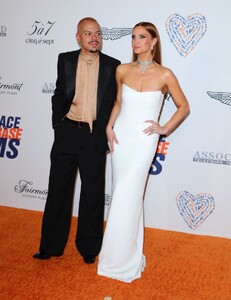 ashlee-simpson-at-30th-annual-race-to-erase-ms-gala-in-los-angeles-06-01-2023-4.jpg
