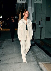 ashlee-simpson-out-for-dinner-in-beverly-hills-05-28-2023-1.jpg