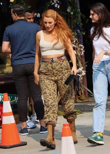 blake-lively-on-the-set-of-it-ends-with-us-in-new-jersey-05-24-2023-1.jpg