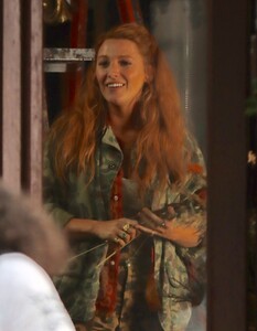 blake-lively-on-the-set-of-it-ends-with-us-in-new-jersey-05-24-2023-5.jpg