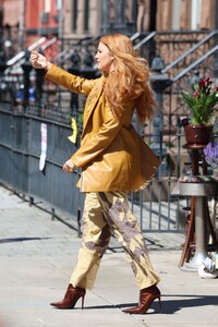 blake-lively-on-the-set-of-it-ends-with-us-in-new-jersey-05-25-2023-2.jpg