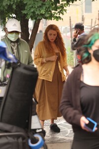 blake-lively-taking-a-break-while-filming-it-ends-with-us-in-new-jersey-06-07-2023-0.jpg