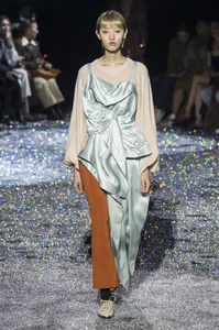 defile-sies-marjan-automne-hiver-2019-2020-new-york-look-29.thumb.webp.a8a3ed27478b2b9607de1a210a56f0e8.webp