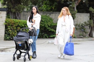 demi-moore-and-rumer-willis-out-in-los-angeles-06-07-2023-5.jpg