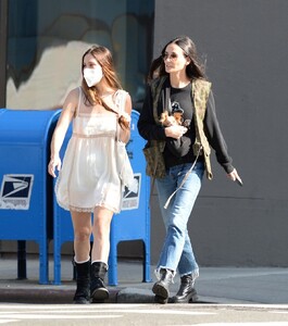 demi-moore-and-svout-willis-out-shopping-in-new-york-05-28-2023-0.jpg