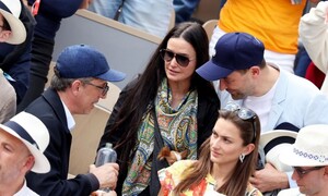 demi-moore-at-french-open-2022-at-roland-garros-in-paris-06-05-2022-3.jpg
