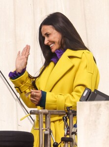 demi-moore-on-the-set-of-the-substance-in-antibes-09-13-2022-1.jpg