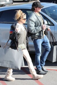 denise-richards-and-aaron-phypers-out-shopping-in-malibu-03-29-2023-6.jpg