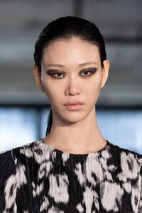 detail-defile-jason-wu-automne-hiver-2022-2023-new-york-detail-7.thumb.jpg.e0e8227e5cb9dc5b9ace03ee10f60e0f.jpg