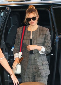 elizabeth-olsen-arrives-at-today-show-in-new-york-06-14-2023-5.jpg
