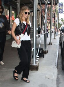 elizabeth-olsen-leaves-her-new-book-signing-at-barnes-noble-union-square-in-new-york-06-10-2023-3.jpg