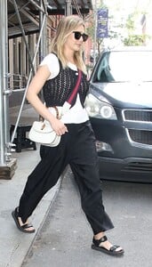 elizabeth-olsen-leaves-her-new-book-signing-at-barnes-noble-union-square-in-new-york-06-10-2023-5.jpg