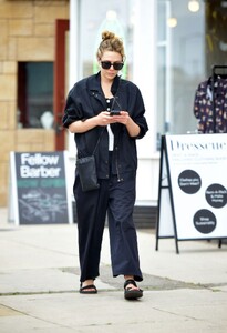 elizabeth-olsen-out-and-about-in-los-angeles-05-25-2023-1.jpg