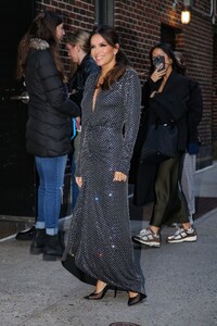 eva-longoria-arrives-at-late-show-with-stephen-colbert-in-new-york-03-07-2023-5.jpg