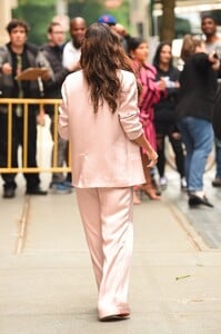 eva-longoria-arrives-at-the-view-in-new-york-06-12-2023-0.jpg