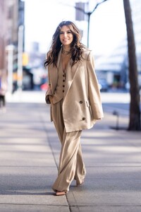 eva-longoria-out-and-about-in-new-york-03-09-2023-0.thumb.jpg.d717a281b1e9bae82bdf3786fb2aa818.jpg