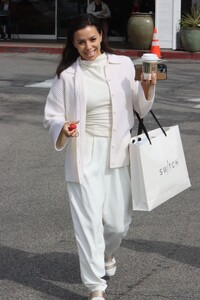 eva-longoria-out-make-up-free-at-beverly-glen-mall-in-beverly-hills-02-16-2023-2.thumb.jpg.9a9e768c4675dfaf352e4be44f800228.jpg
