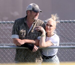 gwen-stefani-and-blake-shelton-at-her-son-s-football-game-in-los-angeles-05-20-2023-3.jpg