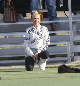 gwen-stefani-and-blake-shelton-at-her-son-s-football-game-in-los-angeles-05-20-2023-5.jpg