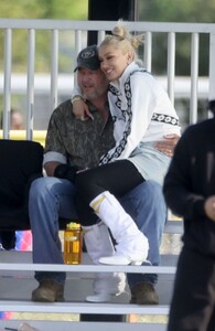 gwen-stefani-and-blake-shelton-at-her-son-s-football-game-in-los-angeles-05-20-2023-8.jpg