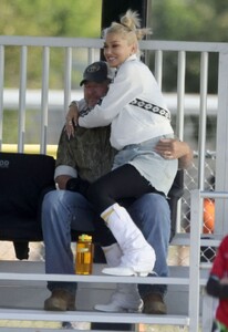 gwen-stefani-and-blake-shelton-at-her-son-s-football-game-in-los-angeles-05-20-2023-9.jpg