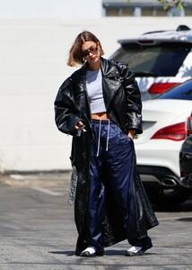 hailey-and-justin-bieber-out-in-los-angeles-06-02-2023-2.jpg