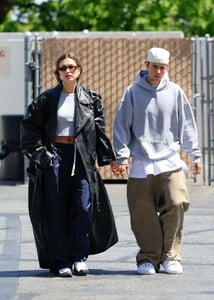 hailey-and-justin-bieber-out-in-los-angeles-06-02-2023-6.jpg