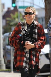 hilary-duff-and-matthew-koma-out-for-lunch-in-los-angeles-06-08-2023-0.jpg