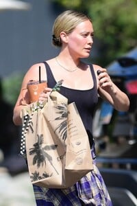 hilary-duff-out-and-about-in-los-angeles-06-03-2023-9.jpg