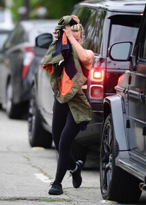 hilary-duff-out-and-about-in-los-angeles-06-10-2023-2.jpg