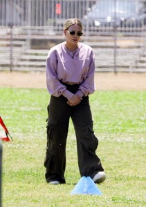 hilary-duff-out-at-a-local-park-in-los-angeles-06-16-2023-5.jpg