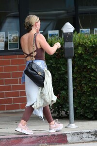 hilary-duff-out-in-los-angeles-06-13-2023-3.jpg