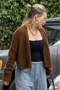 hilary-duff-out-with-her-dog-in-studio-city-06-01-2023-2.jpg