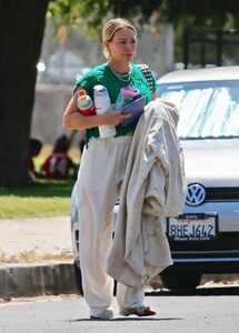 hilry-duff-taking-her-daughter-to-soccer-practice-in-sherman-oaks-06-23-2023-5.jpg