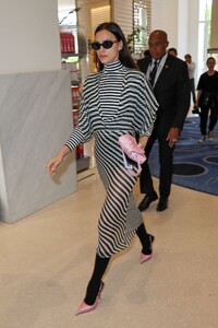 irina-shayk-arrives-at-martinez-hotel-in-cannes-05-22-2023-5.jpg