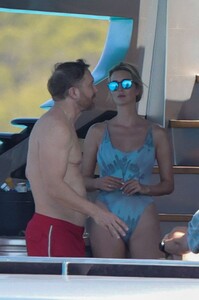 ivanka-trump-and-jared-kushner-on-vacation-in-es-calo-in-formentera-06-25-2023-4.jpg