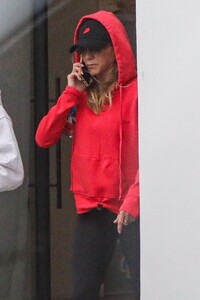 jennifer-aniston-leaves-pilates-class-in-west-hollywood-06-14-2023-5.jpg