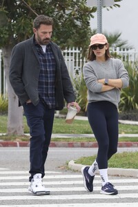 jennifer-garner-and-ben-affleck-out-in-brentwood-after-a-school-event-05-17-2023-3.thumb.jpg.22329d9ce1d862d08b410c9c36bc1a38.jpg