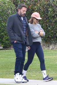 jennifer-garner-and-ben-affleck-out-in-brentwood-after-a-school-event-05-17-2023-6.thumb.jpg.8c16db2cc8abaeec0b0faa8cc70af0a7.jpg