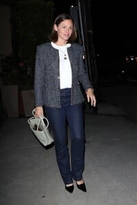 jennifer-garner-out-for-dinner-with-friends-at-giorgio-baldi-in-santa-monica-06-01-2023-5.jpg