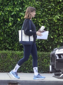 jennifer-garner-out-in-los-angeles-06-13-2023-0.jpg